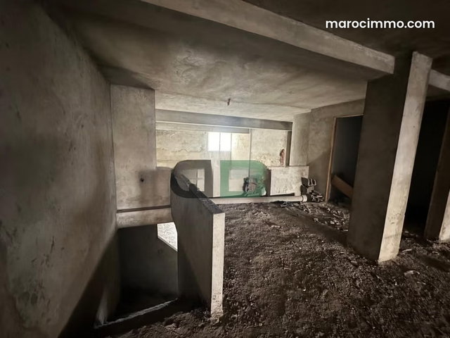 Local commercial 265 m² avec mezzanine – Bourgogne est — 4