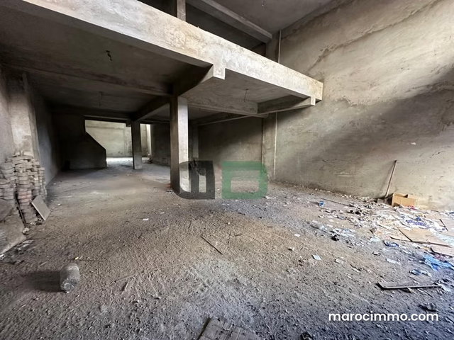 Local commercial 265 m² avec mezzanine – Bourgogne est — 2