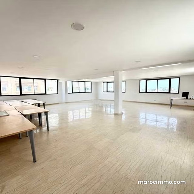 Bureau à Louer de 1098.0 m² à Casablanca, Ain Sebaa — 2
