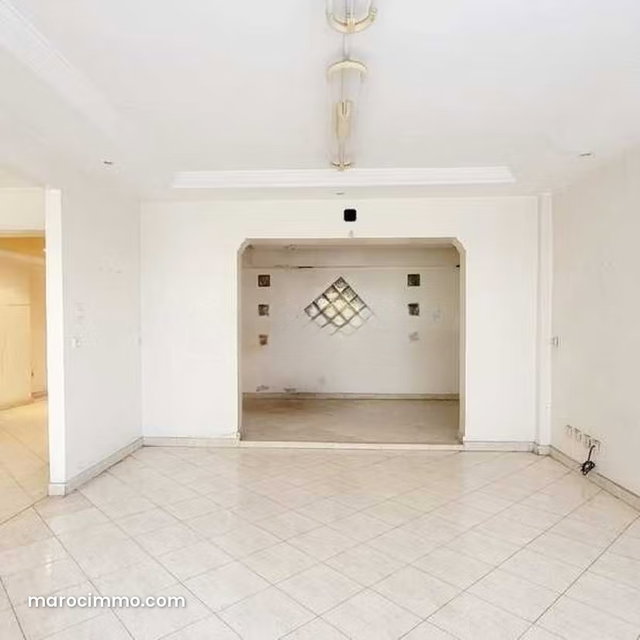 Local commercial à Vendre de 165.0 m² à Casablanca, Racine — 2