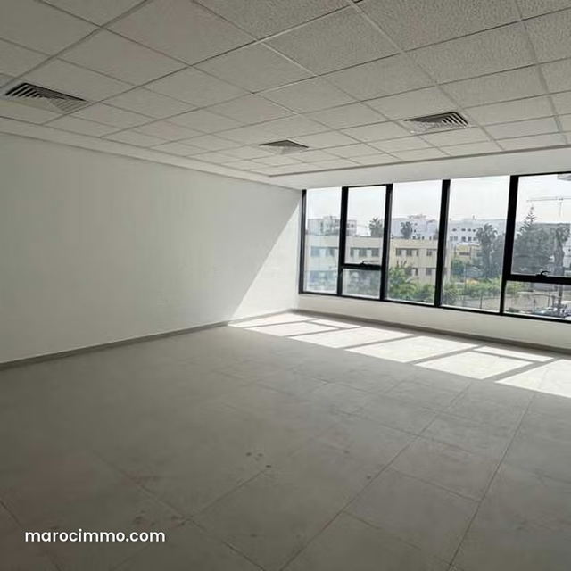 Bureau à Louer de 64.0 m² à Casablanca, Hopitaux — Casablanca