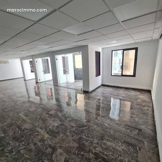 Bureau à Louer de 240.0 m² à Casablanca, Triangle D'Or — 2