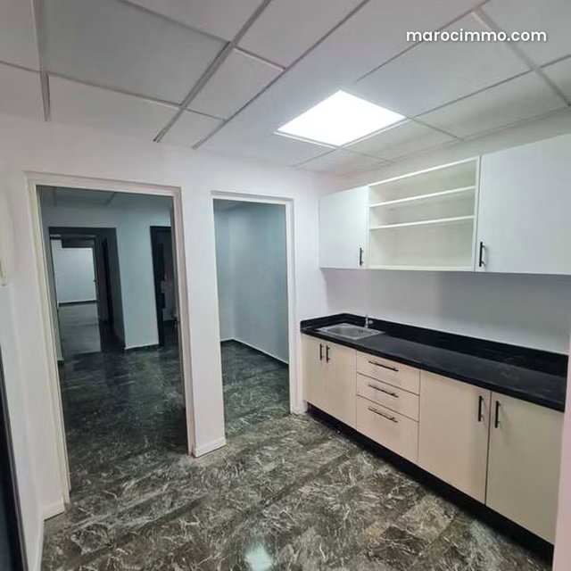 Bureau à Louer de 240.0 m² à Casablanca, Triangle D'Or — 4
