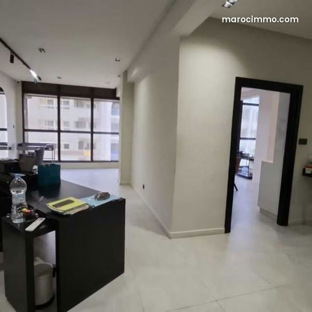 Bureau à Vendre de 71.0 m² à Casablanca, Racine — Casablanca
