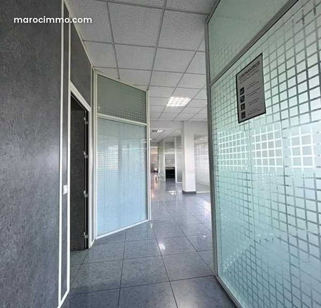Bureau à Louer de 203.0 m² à, — 2