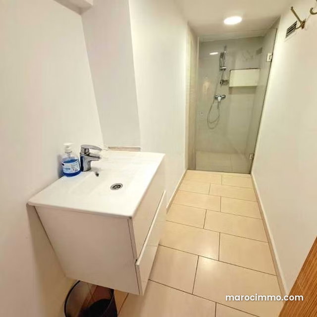 Local commercial à Vendre de 105.0 m² à Casablanca, Californie — 2