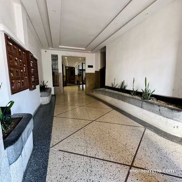 Bureau à Louer de 90.0 m² à Casablanca, Hopitaux — 2