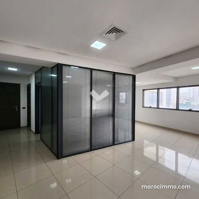 Bureau à Vendre de 63.0 m² à Casablanca, Franceville — Casablanca