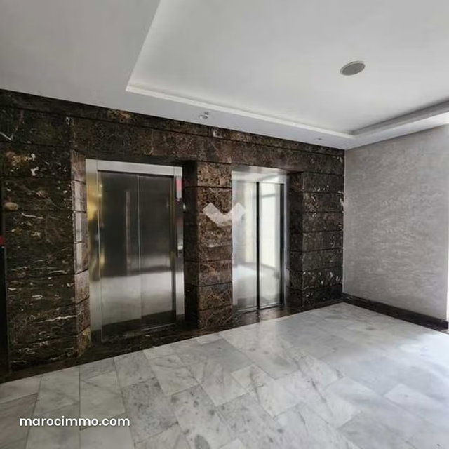 Bureau à Vendre de 63.0 m² à Casablanca, Franceville — 2