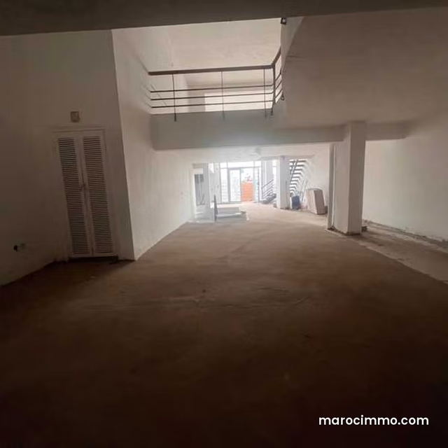 Local commercial à Louer de 393.0 m² à Casablanca, Triangle D'Or — الدار البيضاء