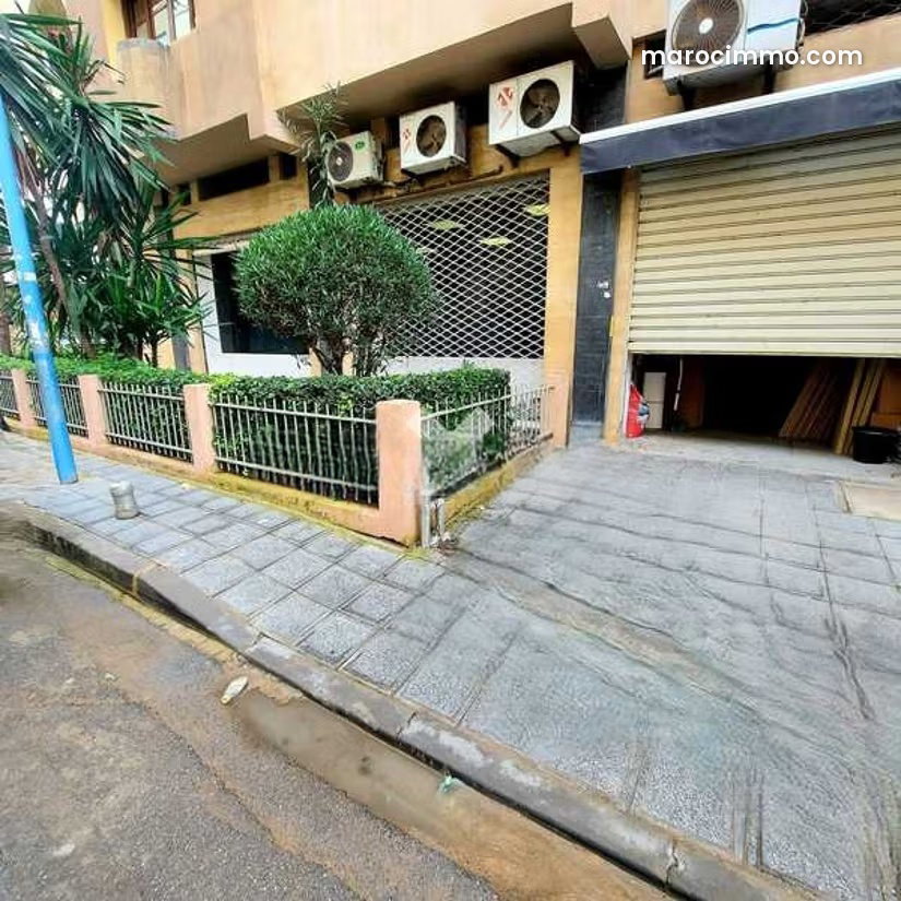 Local commercial 272 m², Quartier des Hôpitaux, Casablanca — Casablanca