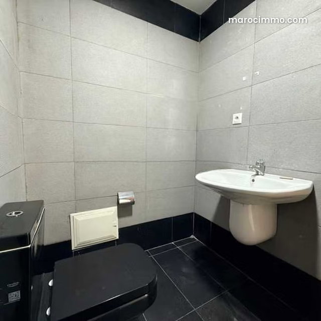 Bureau à Vendre de 62.0 m² à Casablanca, Hopitaux — 2