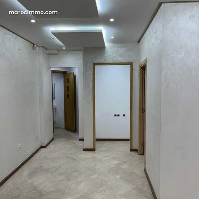 Local commercial à Louer de 52.0 m² à Casablanca, Gauthier — 3