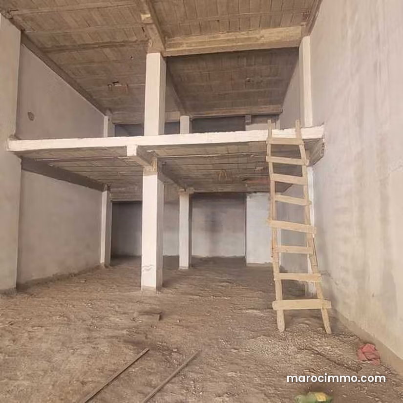 Local commercial 235 m², double façade, Dar Bouazza — Dar Bouazza