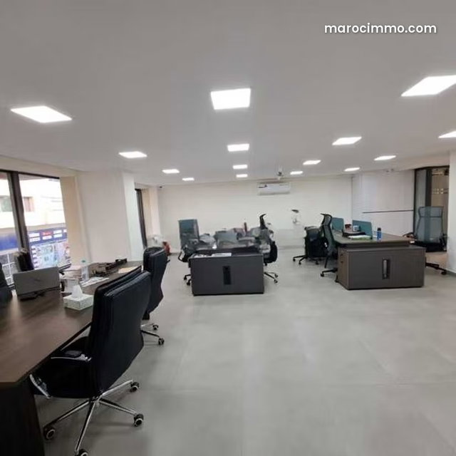 Local commercial à Vendre de 193.0 m² à Casablanca, Hopitaux — 2