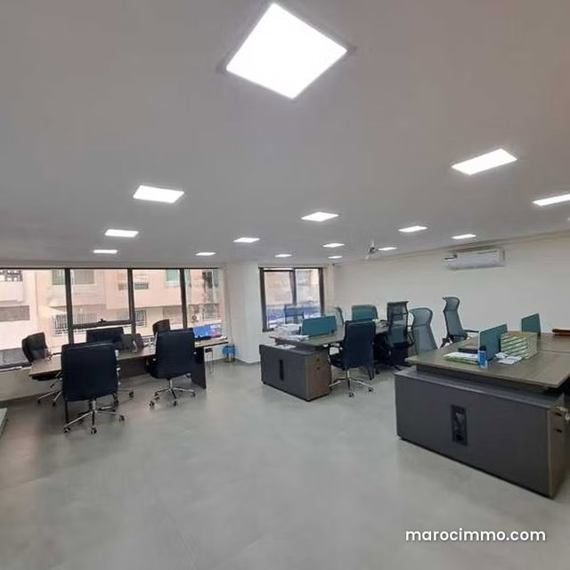 Local commercial à Vendre de 193.0 m² à Casablanca, Hopitaux — 3