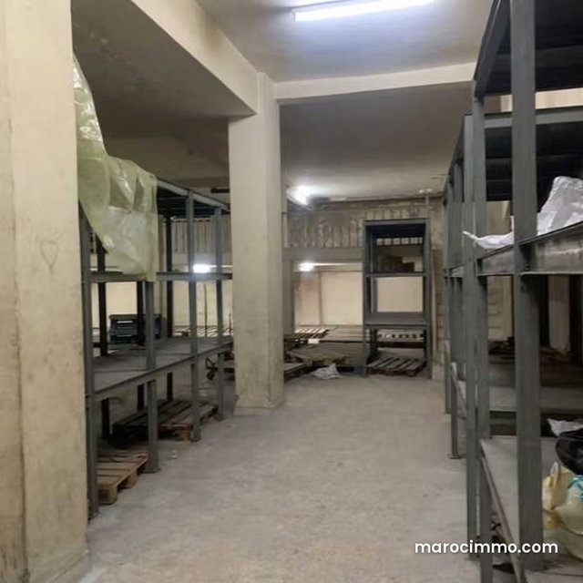 Local commercial à Louer de 318.0 m² à Casablanca, Hopitaux — 3