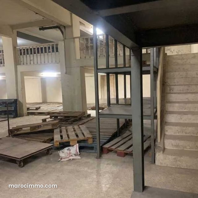 Local commercial à Louer de 318.0 m² à Casablanca, Hopitaux — 2