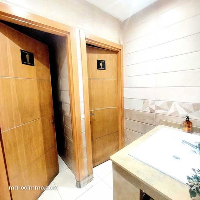 Local commercial à Vendre de 211.0 m² à Casablanca, Ain Sebaa — 4