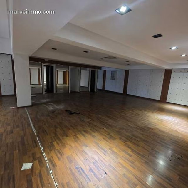 Local commercial à Louer de 233.0 m² à Rabat, Agdal — 5