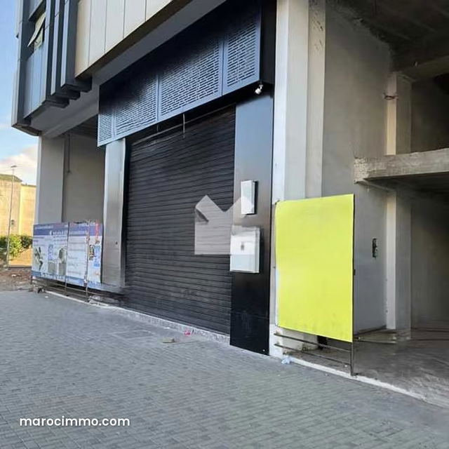 Local commercial à Louer de 124.0 m² à Casablanca, Hay Hassani — Casablanca