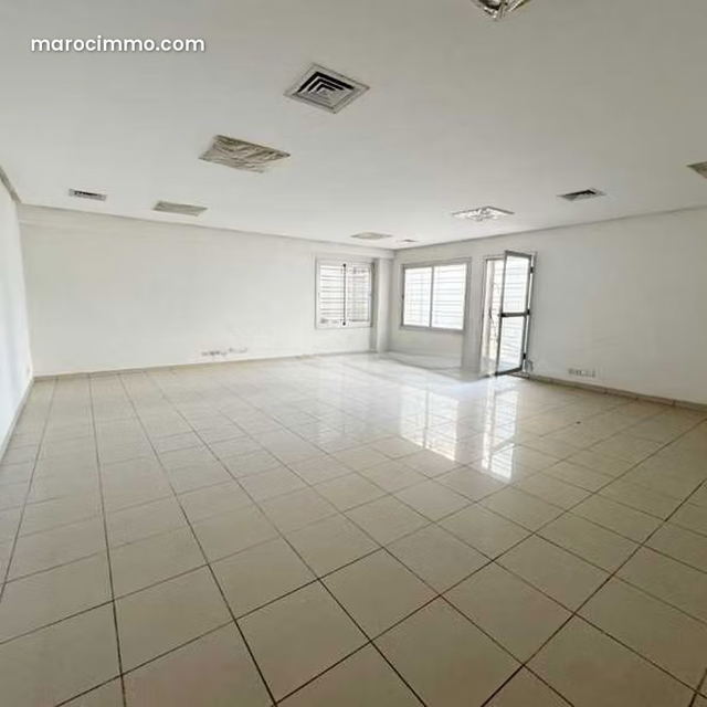 Bureau à Louer de 87.0 m² à Casablanca, Hopitaux — Casablanca
