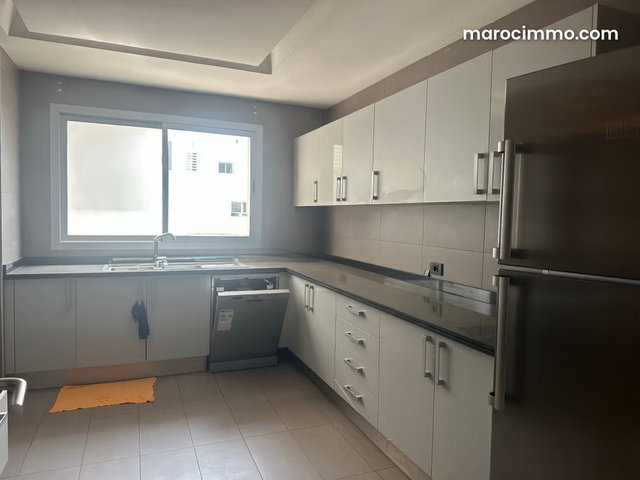 Rent this apartment in Haut Agdal. 2 comfortable rooms. With elevator and terrace — 5