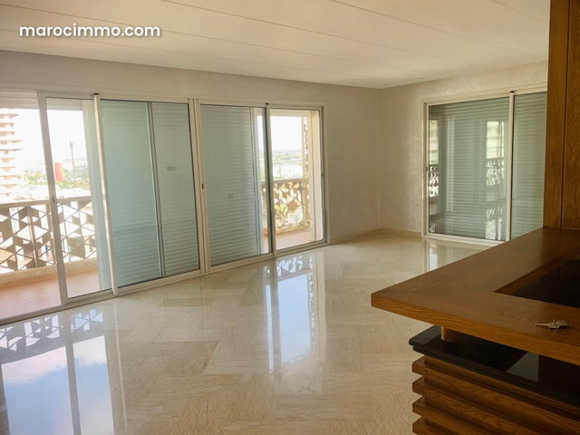 Superbe appartement vide meublé à louer à CFC — 3