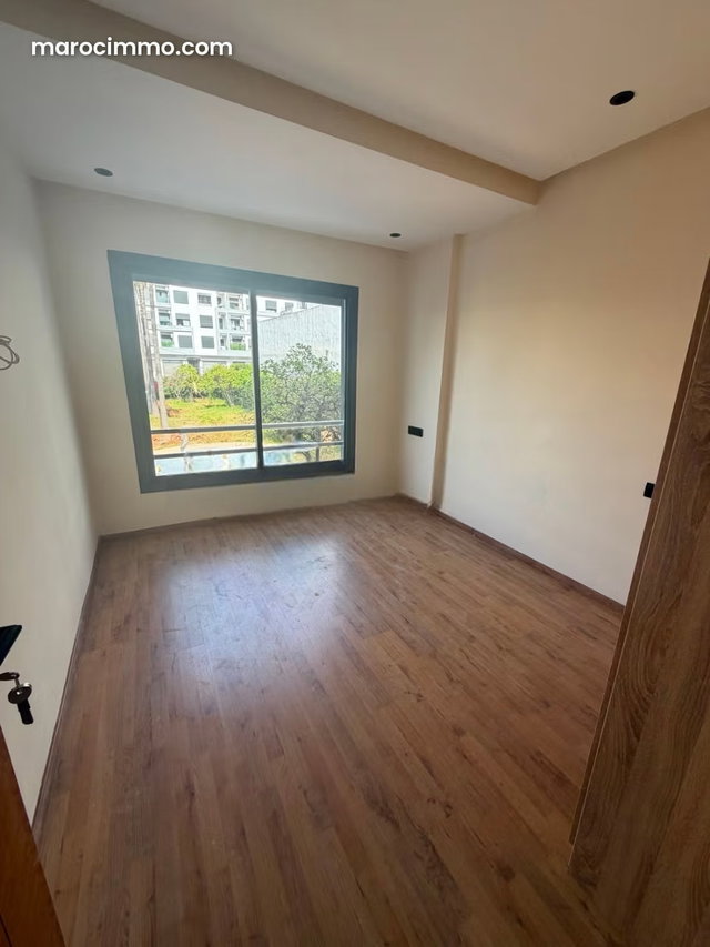Bel appartement neuf à louer — 4