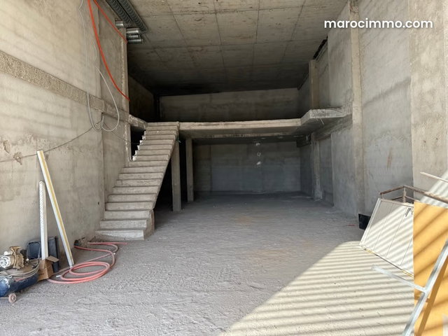 Beau local à vendre à Guéliz. Superficie 206 m² — 4