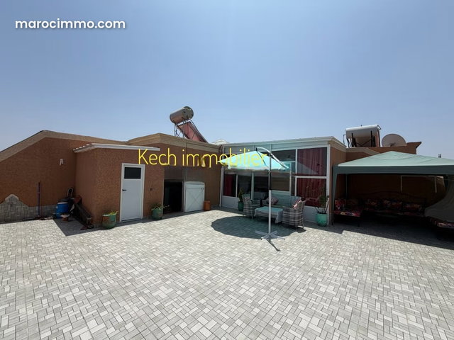 Maison modèle avec 3 niveaux à vendre — 3