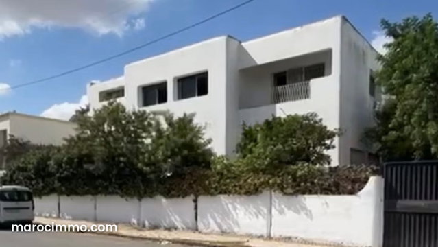 Villa Commerciale R2 de 931 m. À Vendre — 2