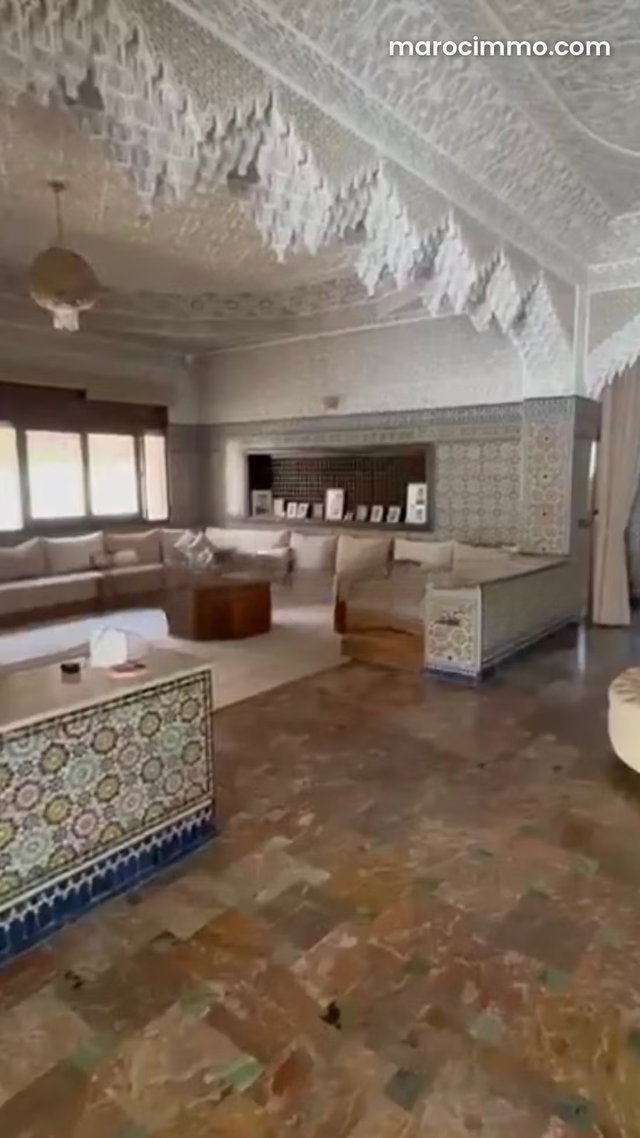 Villa Commerciale R2 de 931 m. À Vendre — 4