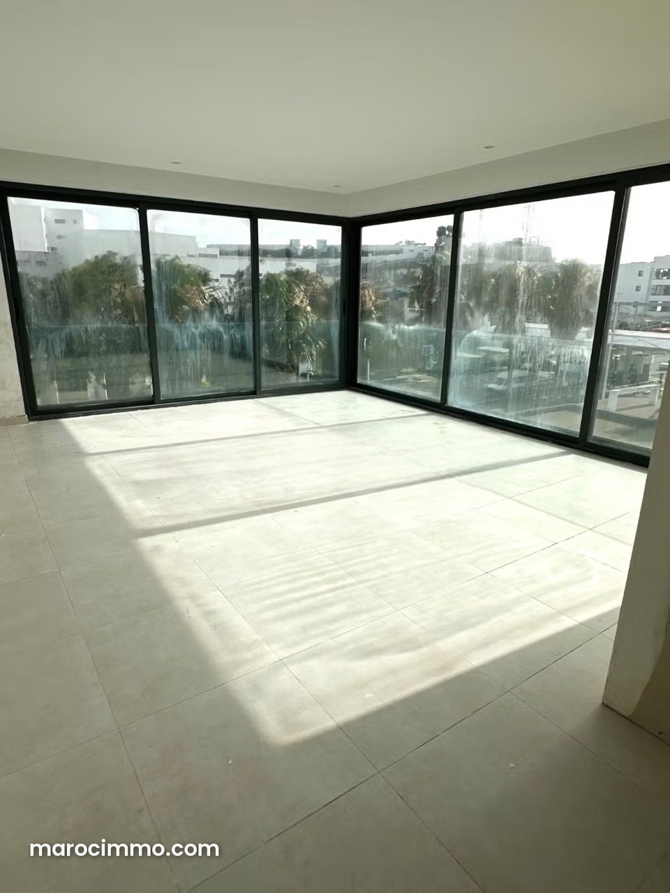 Bureaux professionnels vides modulables à vendre dans la Zone Franche de Tanger TFZ, De 50 m² à 114 m²