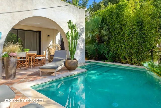 A louer Villa vide de 450M2 avec Jardin et piscine située sur quartier CIL — Casablanca