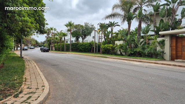 Terrain nu pour villa rue calme et luxueuse — 5