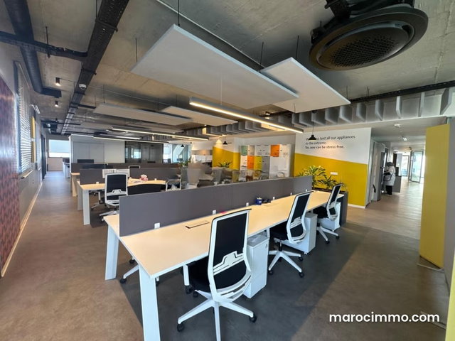 Bureau Prime Aménagé De 450 M² En Location Sur CFC — 2