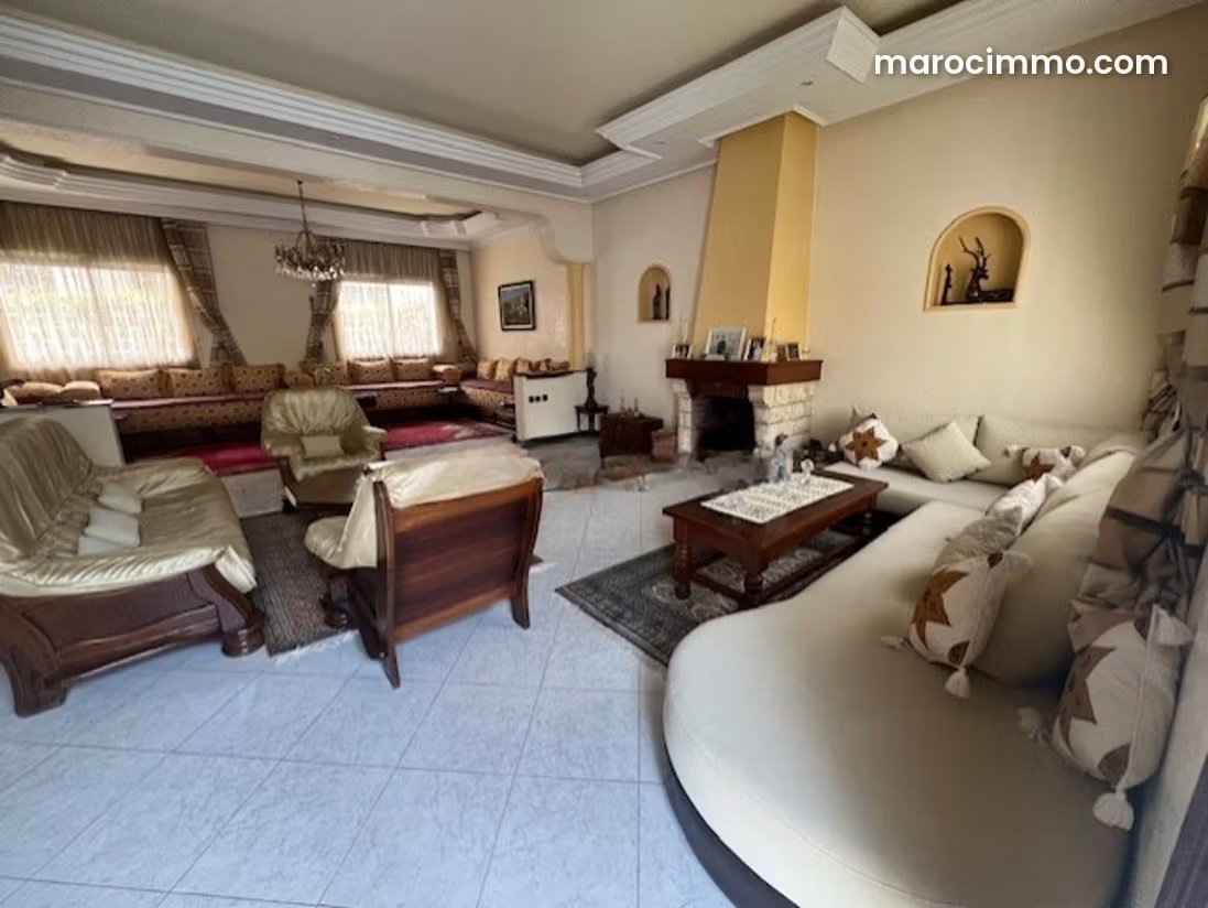 300 m² Villa for Sale in Dar Bouazza, 3 Levels with Garden — Dar Bouazza