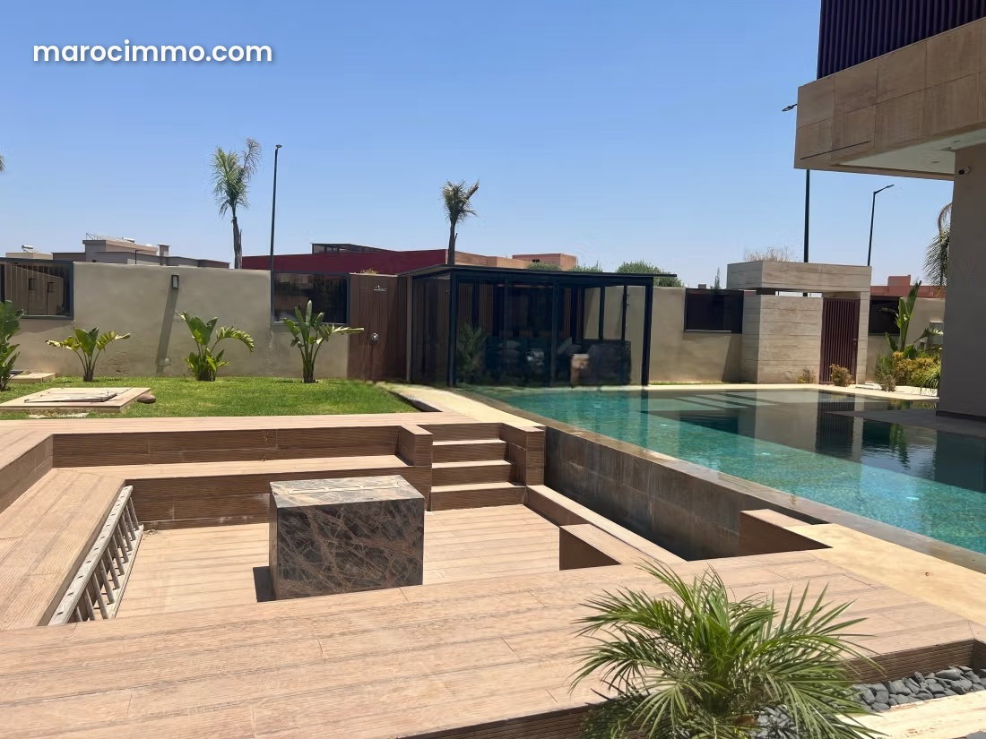 660 m² Villa with Swimming Pool for Sale in Hay Targa, Marrakech — Marrakesh