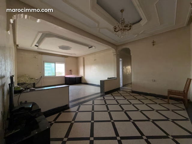 Appartement à vendre en Centre. Surface de 90 m². Salon traditionnel marocain — Fès