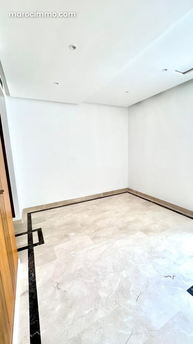 Large Empty Apartment for Rent – NEJMA — 5