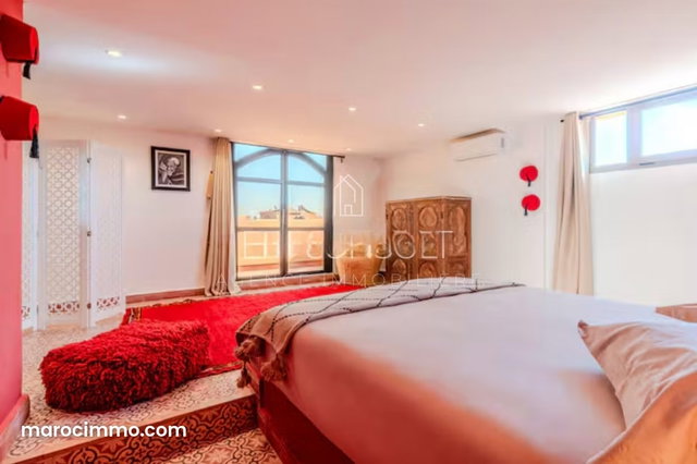 Villa de haut standing à vendre à Ennakhil Palmeraie. 5 belles chambres. Meublé — 2