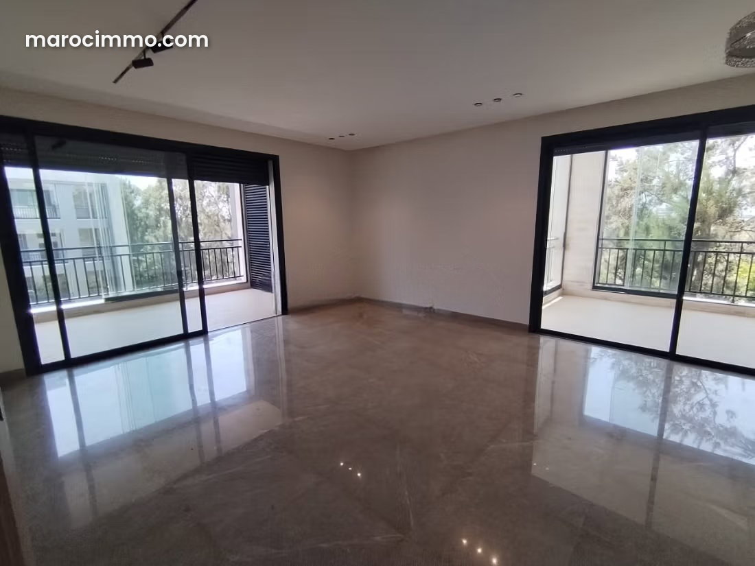 150 sqm apartment with terrace, Souissi, Rabat — Rabat