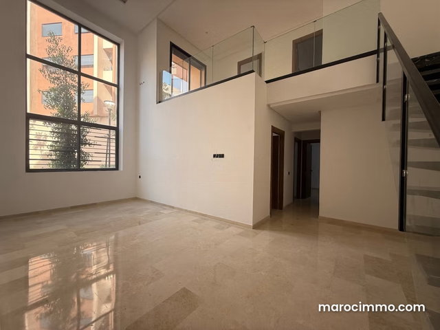 Magnifique duplex de 4 chambres mis en location longue durée — 3