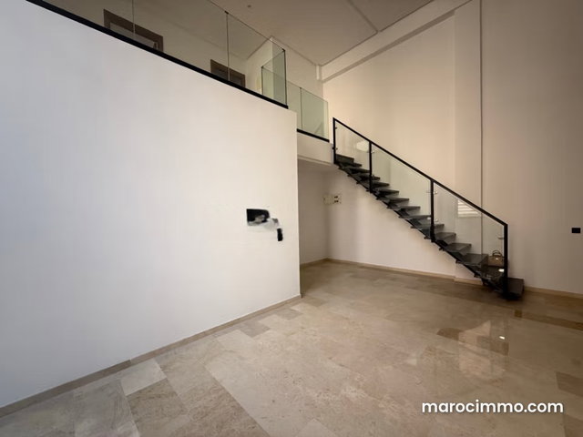 Magnifique duplex de 4 chambres mis en location longue durée — 4