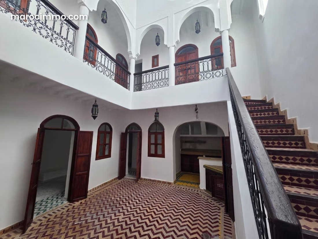 منزل حديث مع شرفة للبيع بعرصة المعاش في مراكش — مراكش