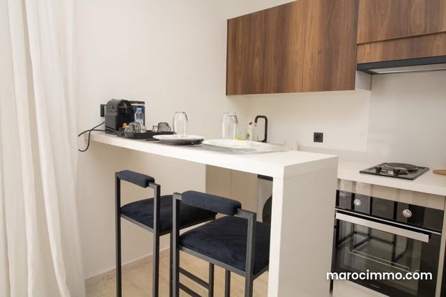 DES STUDIOS 1ER MAINS en vente à Bourgogne Ouest. 2 pièces. Meublé — 2