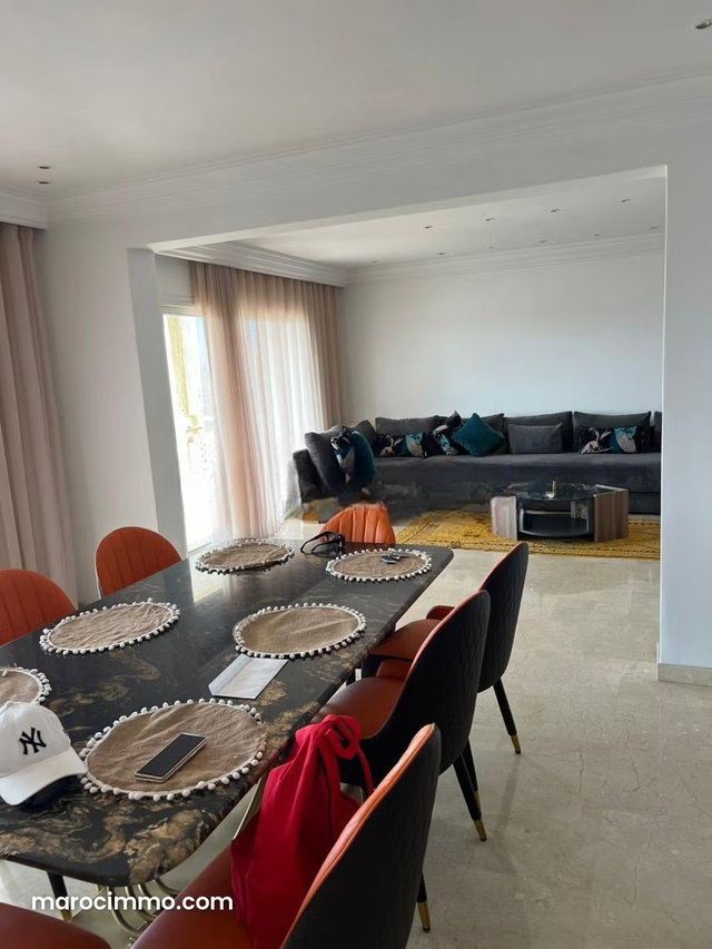 Location d'un appartement à Riyad. Surface totale 400 m². Salon traditionnel marocain — 2