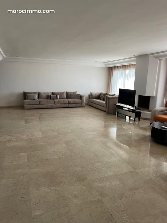 Location d'un appartement à Riyad. Surface totale 400 m². Salon traditionnel marocain — 4