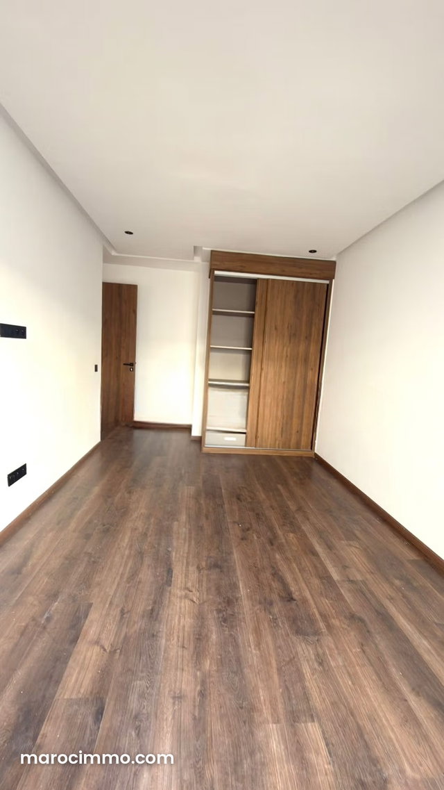 Apartment for Rent in Les Hôpitaux. 2 Comfortable Bedrooms. Secure Door — 3
